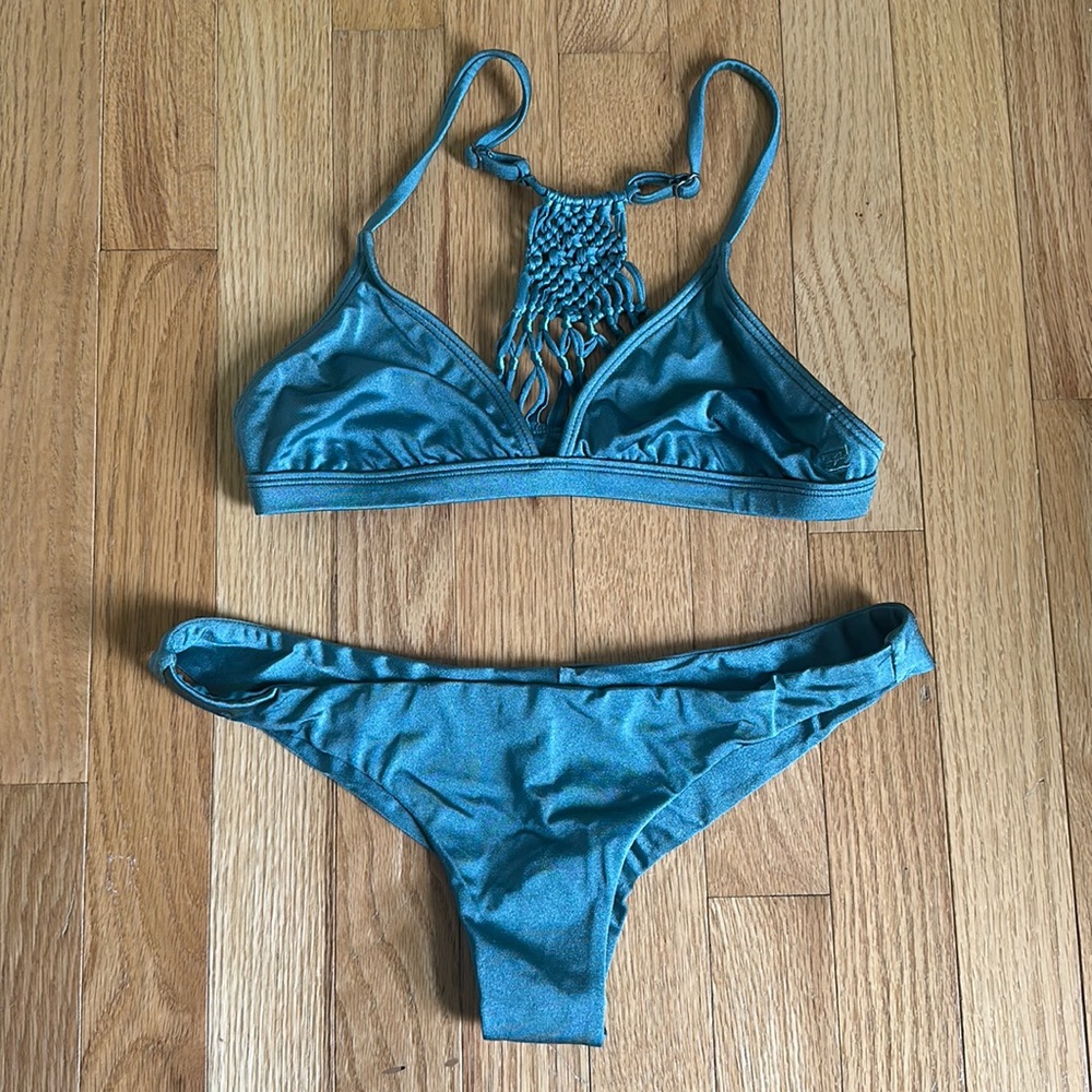 Billabong cheeky bikini with macrame detail